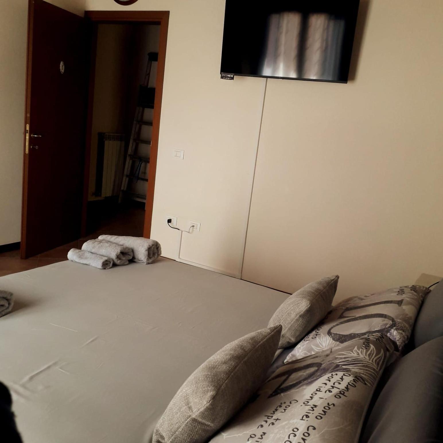 Bed and Breakfast Beb Ulivo Santa Giuletta Экстерьер фото